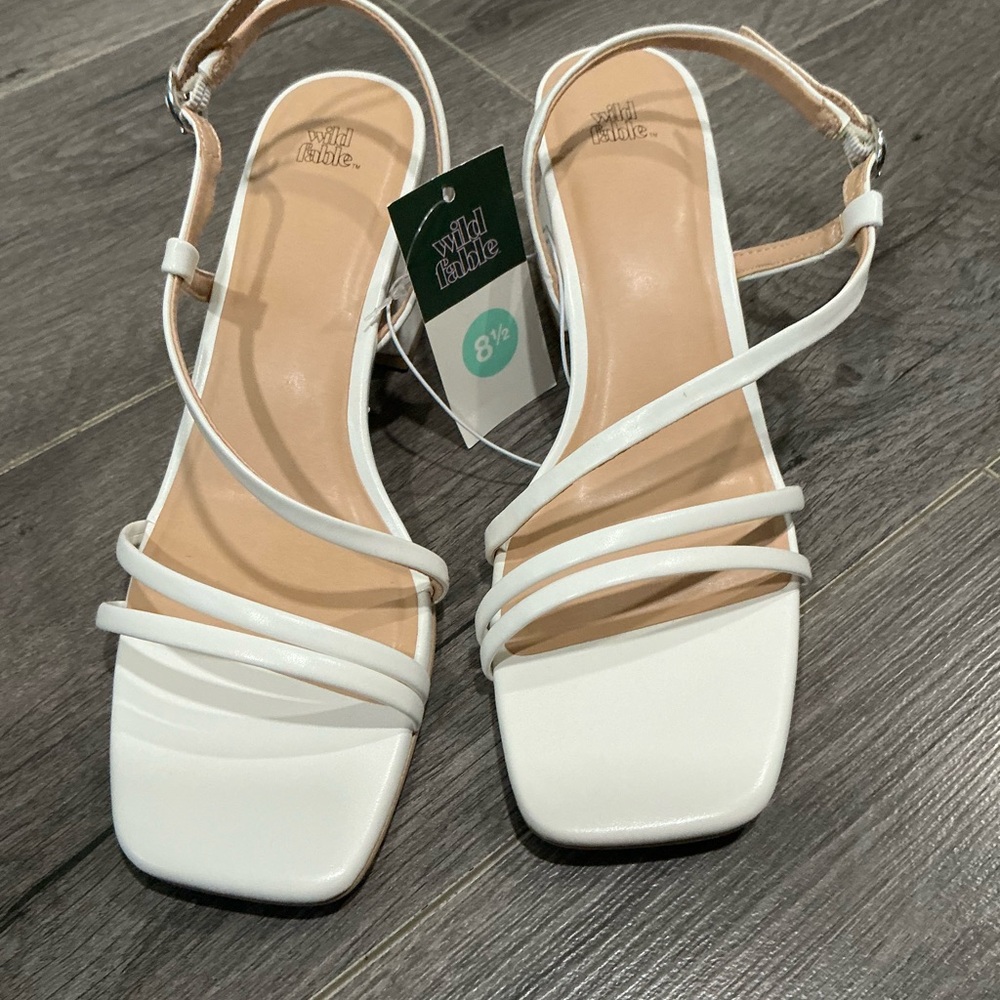 NWT Women’s  Blaire  Heels   Sandals.     White   S